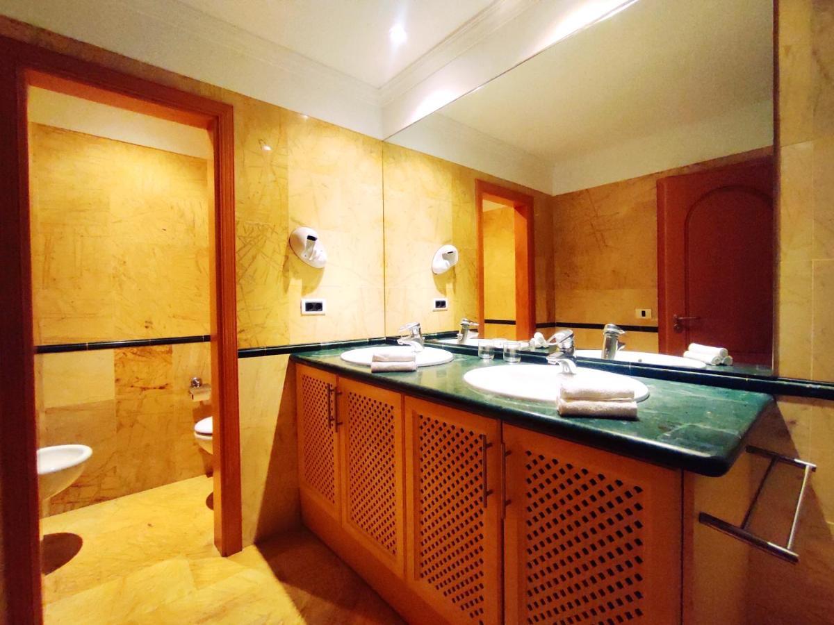 סן מיגל דה אבונה El Nautico Suites, The Beachfront Paradise מראה חיצוני תמונה