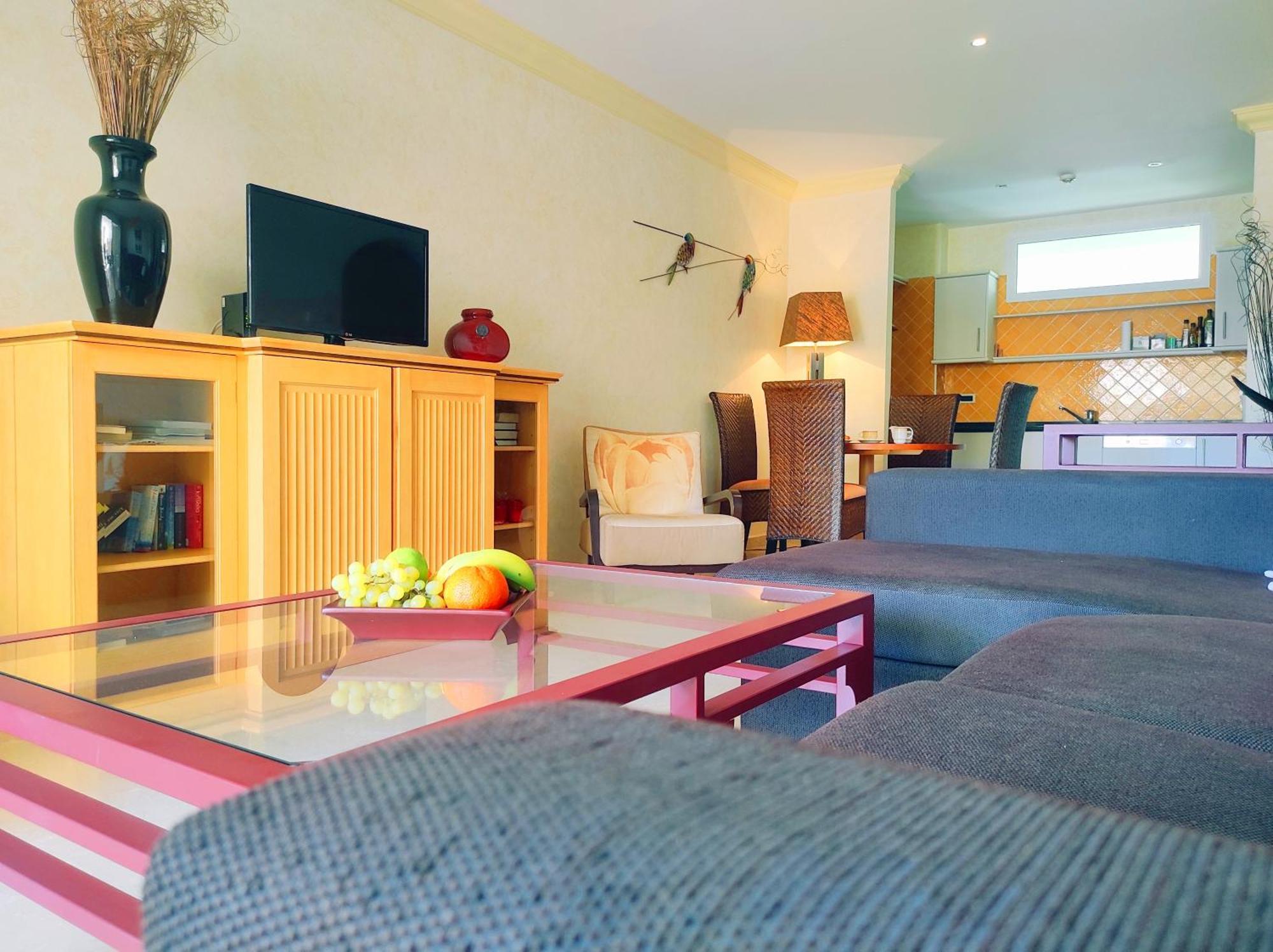 סן מיגל דה אבונה El Nautico Suites, The Beachfront Paradise מראה חיצוני תמונה